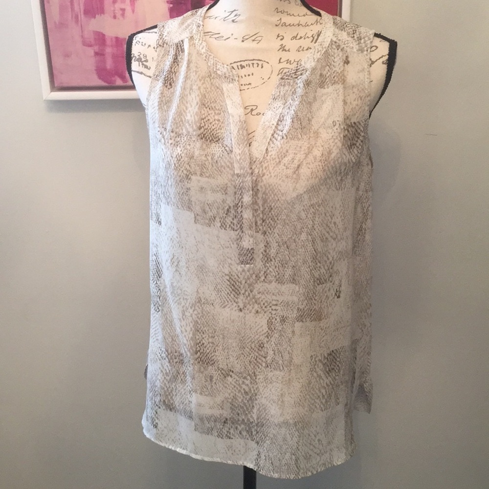 EUC Ecru cream/lt grey sleeveless blouse